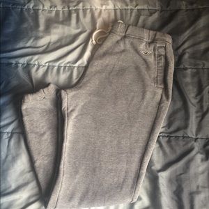 Hollister joggers